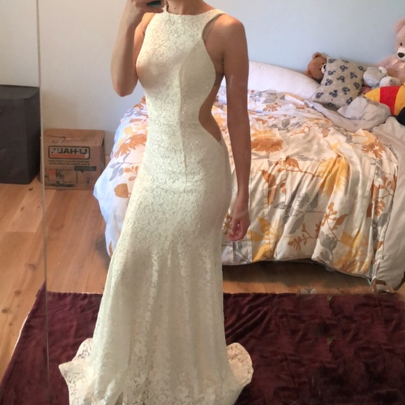 Delicate and Lacy Prom Dresses